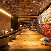 The George, by Valencia Hotel Collection