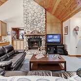 Lake Arrowhead - Dreamin' 3 Bedroom Home by RedAwning