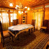 Kharpalace group of houseboats