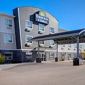 Days Inn & Suites by Wyndham Warman