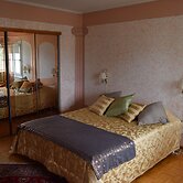 Albert's Manor