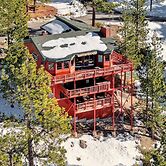 4192 Saddle Road 5 Bedroom Home by RedAwning