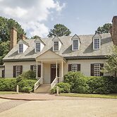 Colonial Houses, an Official Colonial Williamsburg Hotel