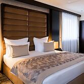 Malak Regency Hotel