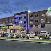 Holiday Inn Express & Suites Roswell by IHG