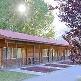 Southfork Lodge - Riverside Inn