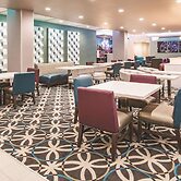 La Quinta Inn & Suites by Wyndham Dallas Plano - The Colony