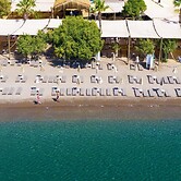 Kefi Beach and Suites