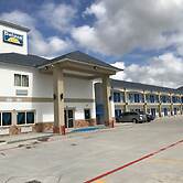 Deluxe Inn & Suites Baytown