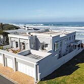 Hermanus Beachfront Lodge