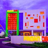 Front One Hotel Purwodadi