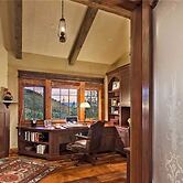 Gold Mine Lodge 6 BedroomHoliday home By Moving Mountains