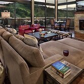 Governors Penthouse 401 3 BedroomCondo By Moving Mountains