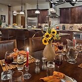 Ambassadors Penthouse 403 3 BedroomCondo By Moving Mountains