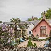 Le Petit Chateau & William de Percy