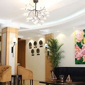 Queen Margarette Hotel - Downtown