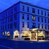 Penn Wells Historic Hotel