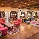 Country Club Hotel & Suites