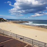 Newcastle Short Stay Apartments - Sandbar Newcastle Beach