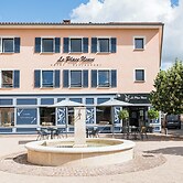 Le Place Neuve