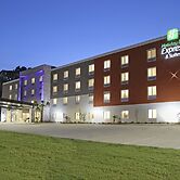 Holiday Inn Express & Suites Columbus North by IHG