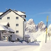 Hotel Col Di Lana