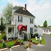 Carriage House Motel Cottages & Suites