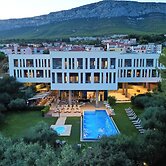 Hotel Salona Palace