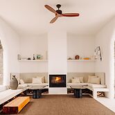 White Exclusive Suite & Villas