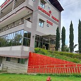 Hollywood Paradise Hotel