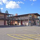 Four Seasons Lodge
