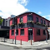 Queens Head Hotel