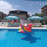 Sangria Luxury Family