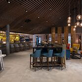 Lincoln Plaza London, Curio Collection by Hilton