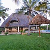 Queen K Cottages At Chrystal Homes