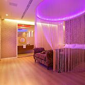 Le Chateau Hotel