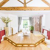 Cornerstones, 16th Century Luxury Self Catering House overlooking the 