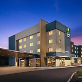 Holiday Inn Express & Suites Portland Airport - Cascade Stn by IHG