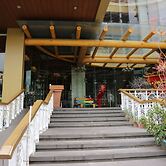Paragon Hotel and Suites