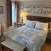 Hawks House Inn