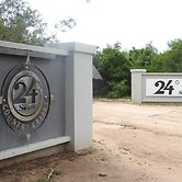 24 Degrees Self-Catering