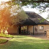 Ukutula Lodge & Game Reserve