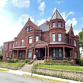 Vineyard Mansion & Carriage House Bed & Breakfast