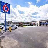Motel 6 Anniston, AL