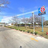 Motel 6 Kerrville, TX