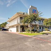 Studio 6 Grand Prairie, TX