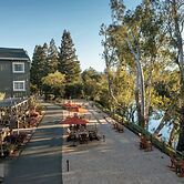 River Terrace Inn