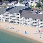 Hamilton Inn Select Beachfront Mackinaw City