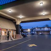 University Inn & Suites