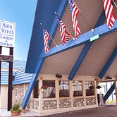 Main Street Lodge and Suites